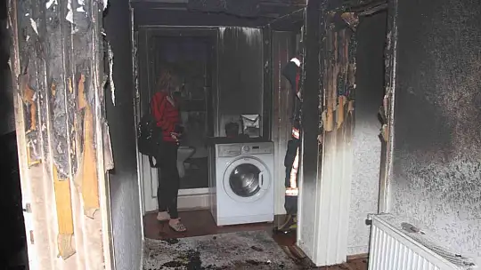Eski sevgilisinin evini benzin döküp ateşe verdi