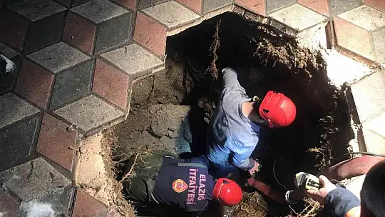 Evine giderken bir anda kendini yeraltında buldu, itfaiyenin 2 saatlik çalışması ile kurtarıldı