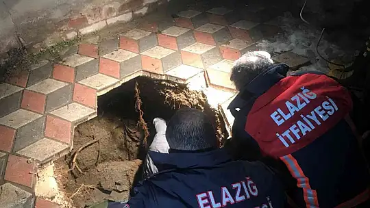 Evine giderken bir anda kendini yeraltında buldu, itfaiyenin 2 saatlik çalışması ile kurtarıldı