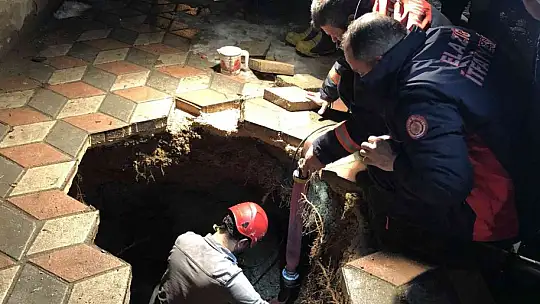 Evine giderken bir anda kendini yeraltında buldu, itfaiyenin 2 saatlik çalışması ile kurtarıldı