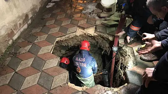 Evine giderken bir anda kendini yeraltında buldu, itfaiyenin 2 saatlik çalışması ile kurtarıldı