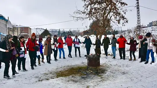 Gençler Hazarbaba Kayak Merkezi'nde doyasıya eğlendi