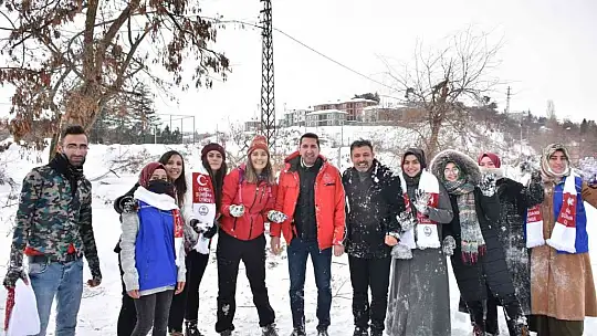 Gençler Hazarbaba Kayak Merkezi'nde doyasıya eğlendi