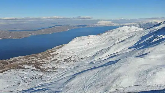 Göl manzaralı kayak merkezi sezona hazırlanıyor