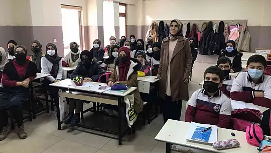 Görme engelinin engel olmasına izin vermedi, Rukiye öğretmen engelleri aşarak çocukluk hayalini gerçekleştirdi