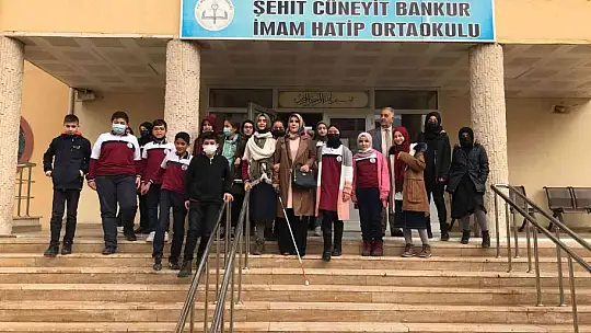 Görme engelinin engel olmasına izin vermedi, Rukiye öğretmen engelleri aşarak çocukluk hayalini gerçekleştirdi