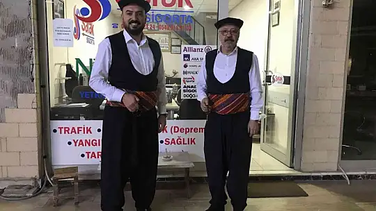 Haftanın bir günü yöresel kıyafetlerle müşterilerin karşısına çıkıyorlar