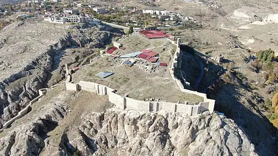 Harput Kalesi'nin tarihi çıkan buluntular ile 2 bin 200 yıl geriye gitti