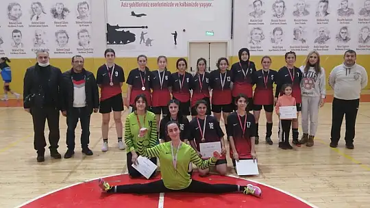 Hentbolda şampiyonlar Elazığ'dan