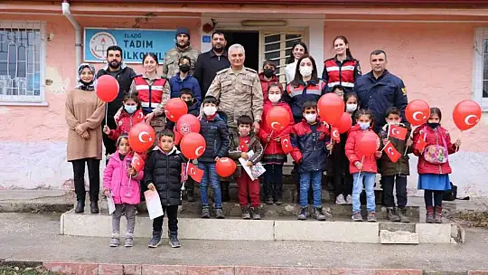 Jandarma ekipleri öğrencilerle bir araya geldi