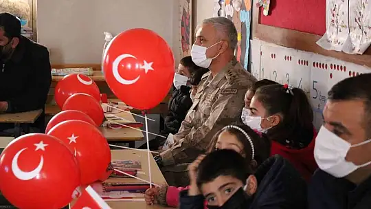 Jandarma ekipleri öğrencilerle bir araya geldi
