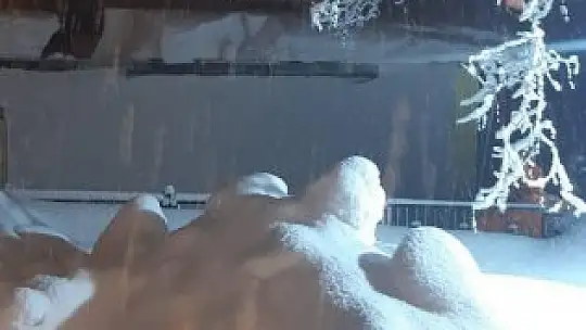 Kar yağışı nedeniyle düğün salonu çöktü