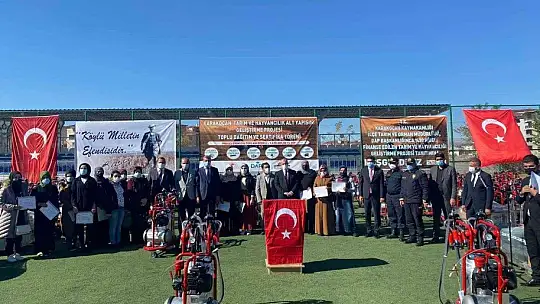 Karakoçan'da tarım makinası dağıtımı ve sertifika töreni