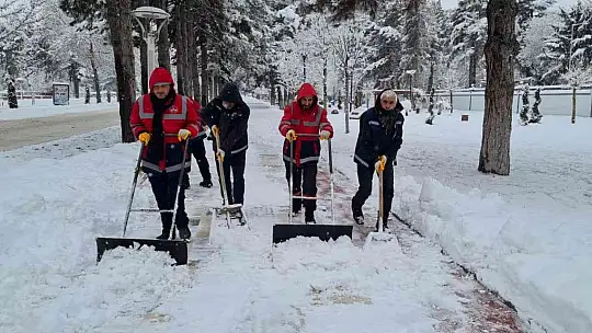 Karla mücadelenin kahramanları 24 saat görev başında