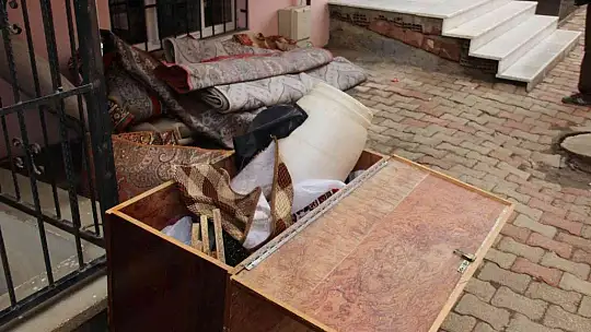 Meteorolojinin uyarıda bulunduğu Elazığ'da evleri su bastı