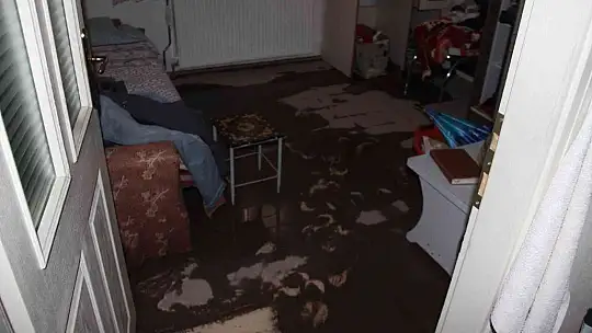 Meteorolojinin uyarıda bulunduğu Elazığ'da evleri su bastı