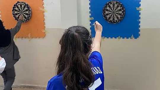 Öğretmenler dart ve bocce turnuvasında stres attı