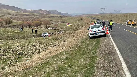 Şarampole yuvarlanan otomobil hurdaya döndü: 2 yaralı