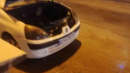 Seyir halindeki otomobil yandı