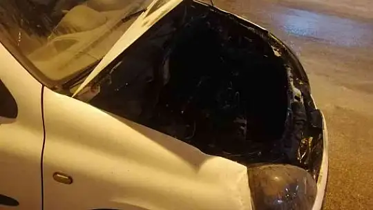 Seyir halindeki otomobil yandı