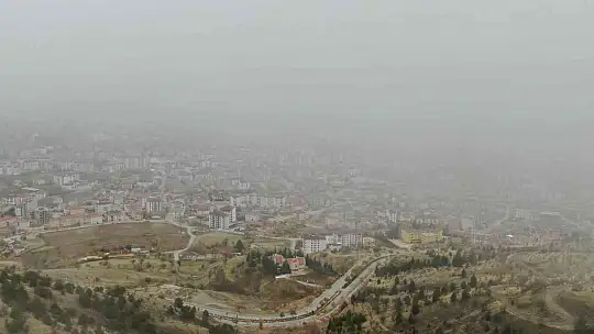 Sıcaklıkların düştüğü Elazığ'ı sis teslim aldı