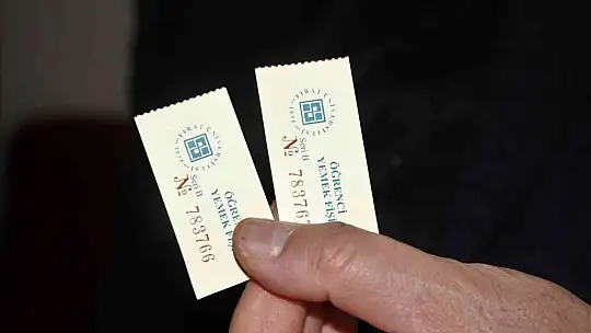 Sigarayı bıraktı topladığı parayla bin öğrenciye yemek fişi dağıttı