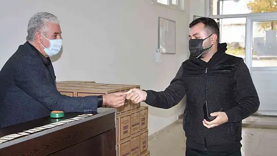 Sigarayı bıraktı topladığı parayla bin öğrenciye yemek fişi dağıttı
