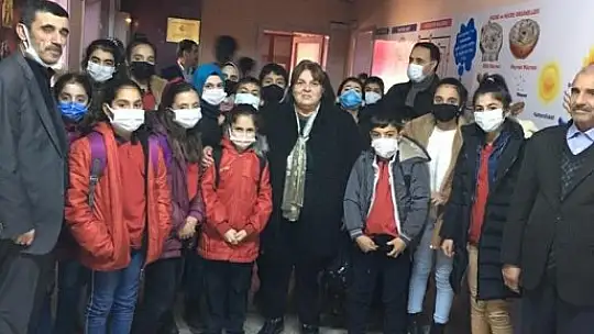 TTKD'den 60. Yıl Akçakiraz İlköğretim Okuluna kütüphane desteği