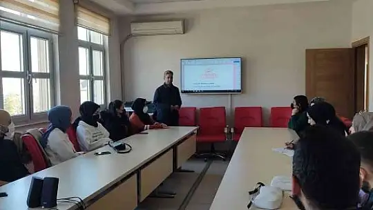 Üniversitesi öğrencilerine evlilik öncesi eğitim semineri