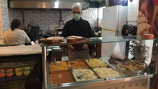Vatandaş doysun diye 3 çeşit yemeği 10 liradan satmaya başladılar