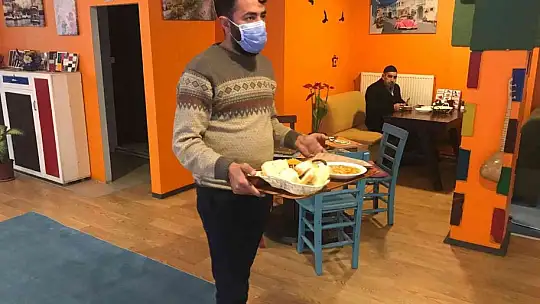 Vatandaş doysun diye 3 çeşit yemeği 10 liradan satmaya başladılar