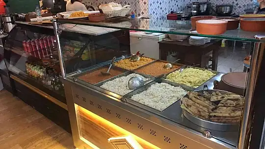 Vatandaş doysun diye 3 çeşit yemeği 10 liradan satmaya başladılar