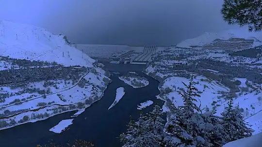Vatandaşlar kardan adam yaparken yeteneklerini konuşturdu