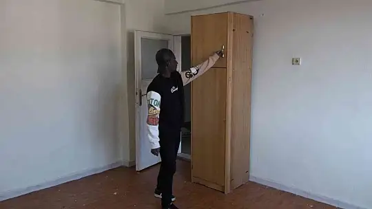 Yangında can derdine düşen Afrikalı öğrencinin pasaportu çalındı