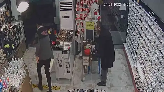 Yaşlısı soğukkanlı, genci acemi: Elazığ'daki 2 farklı hırsızlık olayı güvenlik kamerasında