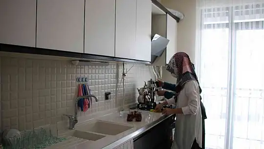 Yeni evlerine kavuşan depremzede: 'Konutlar, gerçekten muazzam. Devletimize ne kadar teşekkür etsek azdır'