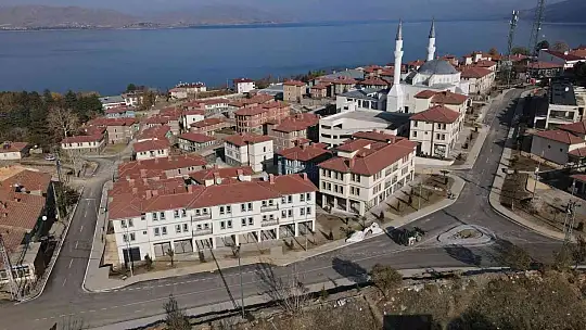 Yeni yuvalarına kavuşan deprem mağdurları: 'Evler 5 yıldızlı otel gibi'