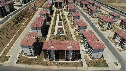 Yeni yuvalarına kavuşan deprem mağdurları: 'Evler 5 yıldızlı otel gibi'