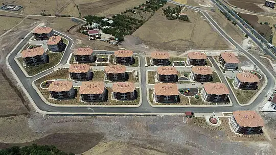 Yeni yuvalarına kavuşan deprem mağdurları: 'Evler 5 yıldızlı otel gibi'