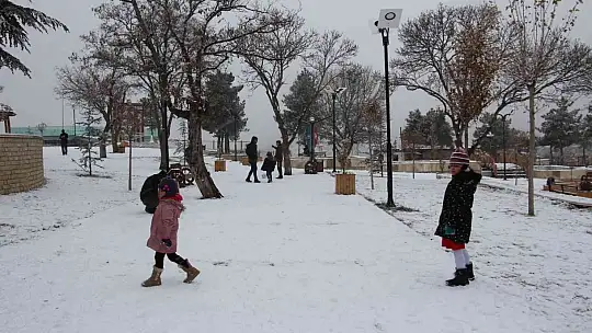 Yılın ilk karının yağdığı Harput'tan kartpostallık görüntülüler