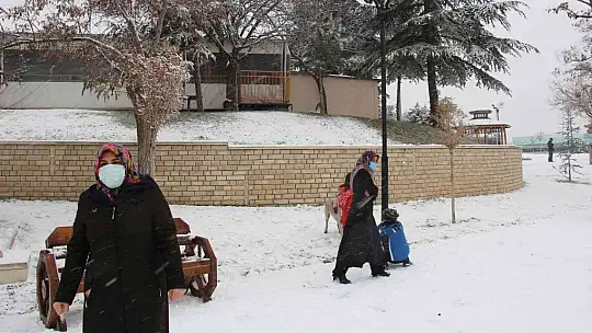 Yılın ilk karının yağdığı Harput'tan kartpostallık görüntülüler