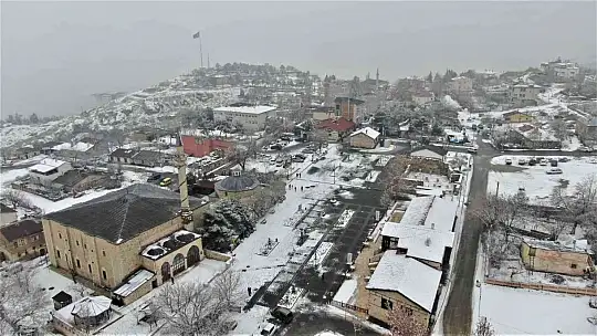 Yılın ilk karının yağdığı Harput'tan kartpostallık görüntülüler