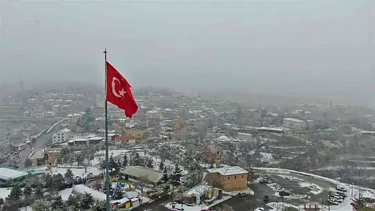 Yılın ilk karının yağdığı Harput'tan kartpostallık görüntülüler
