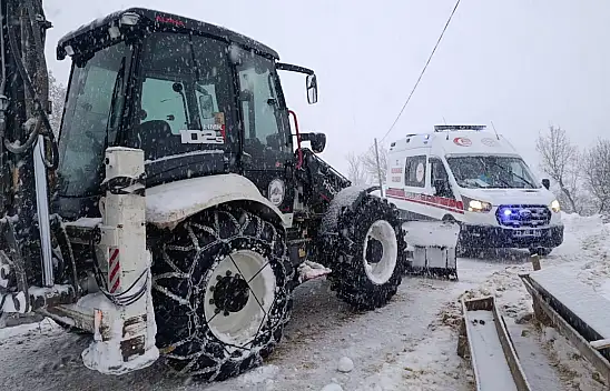 Baskil'de ambulansın imdadına kar kaplanları yetişti!
