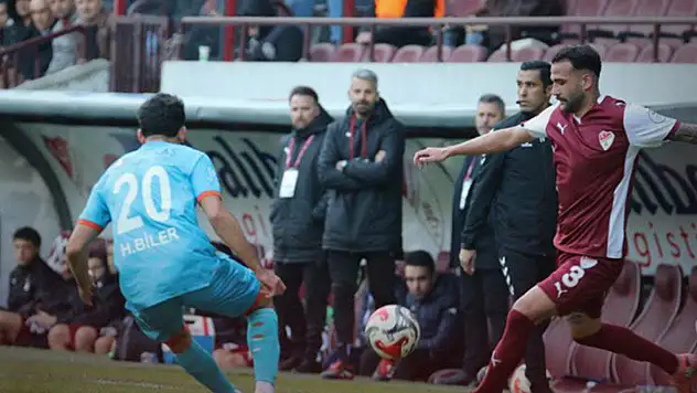 Atatürk Stadyumu'nda keyifler kaçtı: Elazığspor evinde kayıpları oynadı