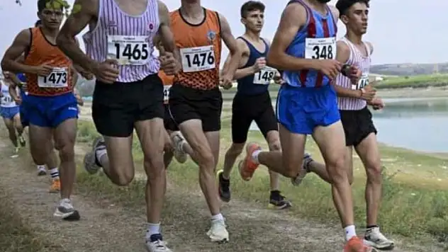 Atletizm il karması yarışından Elazığ'a derece