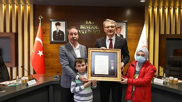 Bingöl'de şehit yakınlarına 'Devlet Övünç Madalyası ve Beratı' takdim edildi