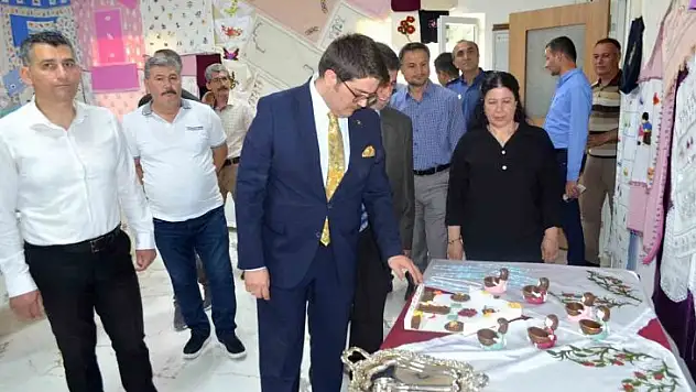 Çemişgezek Halk Eğitimi Merkezi yıl sonu sergisi açıldı