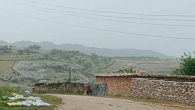 Dicle ilçesinde toz bulutları etkisini gösterdi