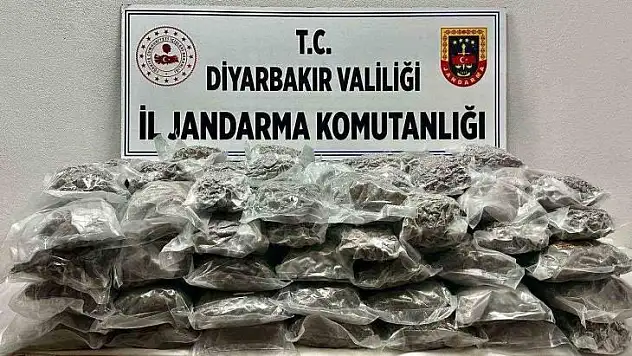 Diyarbakır'da bir araçta 71 kilo kubar esrar ele geçirildi